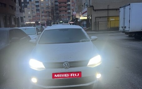 Volkswagen Jetta VI, 2013 год, 1 100 000 рублей, 3 фотография