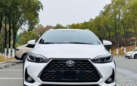 Toyota Yaris XP150 рестайлинг, 2022 год, 1 600 000 рублей, 2 фотография