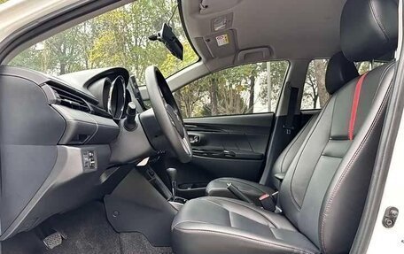 Toyota Yaris XP150 рестайлинг, 2022 год, 1 600 000 рублей, 7 фотография