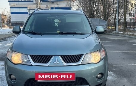 Mitsubishi Outlander III рестайлинг 3, 2007 год, 800 000 рублей, 8 фотография