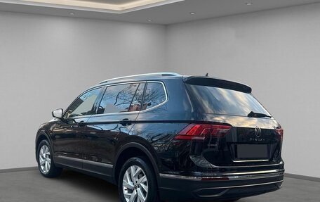 Volkswagen Tiguan II, 2022 год, 3 125 000 рублей, 3 фотография