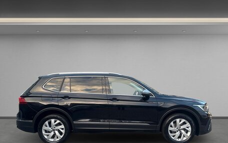 Volkswagen Tiguan II, 2022 год, 3 125 000 рублей, 7 фотография