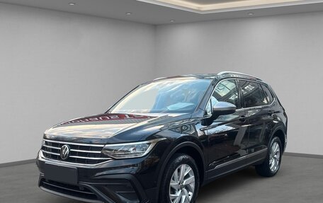 Volkswagen Tiguan II, 2022 год, 3 125 000 рублей, 5 фотография