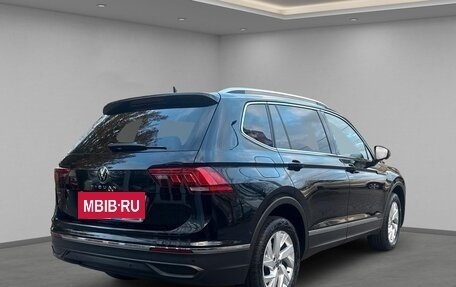 Volkswagen Tiguan II, 2022 год, 3 125 000 рублей, 6 фотография