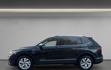 Volkswagen Tiguan II, 2022 год, 3 125 000 рублей, 8 фотография