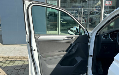 Volkswagen Tiguan II, 2021 год, 2 799 000 рублей, 8 фотография