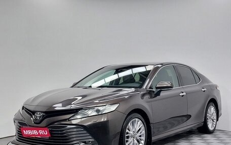 Toyota Camry, 2018 год, 2 749 000 рублей, 1 фотография
