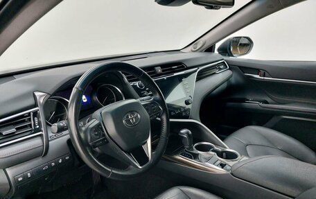 Toyota Camry, 2018 год, 2 749 000 рублей, 10 фотография