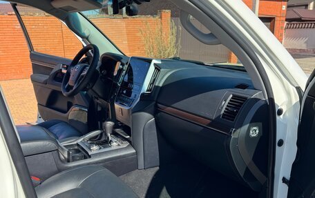 Toyota Land Cruiser 200, 2020 год, 6 700 000 рублей, 9 фотография