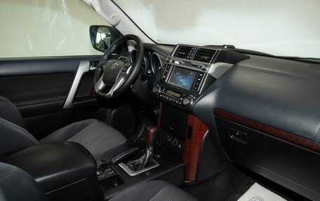 Toyota Land Cruiser Prado 150 рестайлинг 2, 2015 год, 3 800 000 рублей, 6 фотография