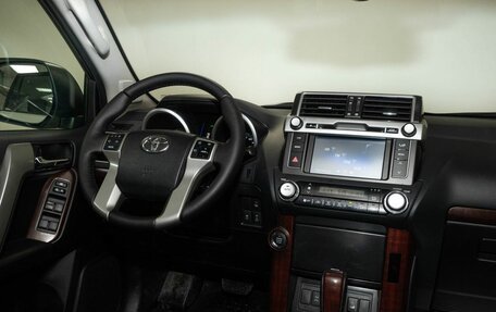 Toyota Land Cruiser Prado 150 рестайлинг 2, 2015 год, 3 800 000 рублей, 13 фотография