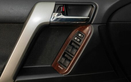 Toyota Land Cruiser Prado 150 рестайлинг 2, 2015 год, 3 800 000 рублей, 22 фотография