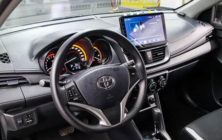 Toyota Yaris, 2022 год, 1 400 000 рублей, 7 фотография