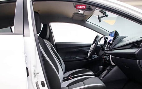 Toyota Yaris, 2022 год, 1 400 000 рублей, 10 фотография