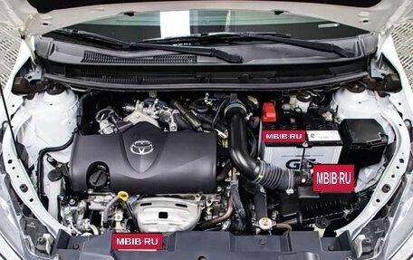 Toyota Yaris, 2022 год, 1 400 000 рублей, 11 фотография