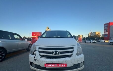 Hyundai H-1 II рестайлинг, 2017 год, 2 450 000 рублей, 12 фотография