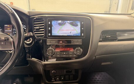 Mitsubishi Outlander III рестайлинг 3, 2018 год, 1 875 000 рублей, 14 фотография