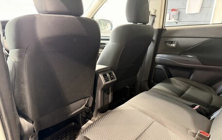 Mitsubishi Outlander III рестайлинг 3, 2018 год, 1 875 000 рублей, 12 фотография