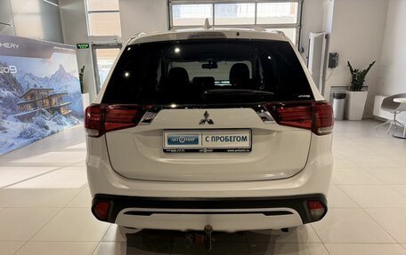 Mitsubishi Outlander III рестайлинг 3, 2018 год, 1 875 000 рублей, 5 фотография