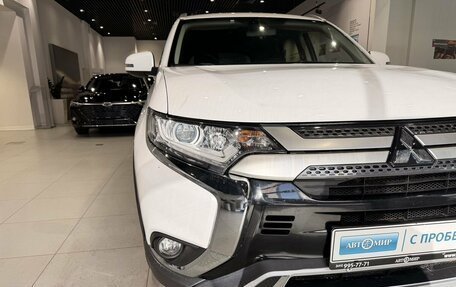 Mitsubishi Outlander III рестайлинг 3, 2018 год, 1 875 000 рублей, 8 фотография
