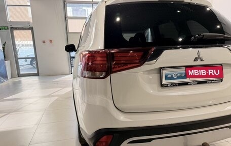 Mitsubishi Outlander III рестайлинг 3, 2018 год, 1 875 000 рублей, 9 фотография