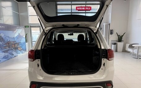 Mitsubishi Outlander III рестайлинг 3, 2018 год, 1 875 000 рублей, 7 фотография