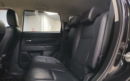 Mitsubishi Outlander III рестайлинг 3, 2013 год, 1 575 000 рублей, 11 фотография