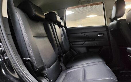 Mitsubishi Outlander III рестайлинг 3, 2013 год, 1 575 000 рублей, 13 фотография