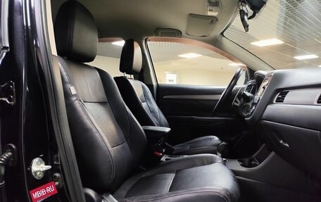 Mitsubishi Outlander III рестайлинг 3, 2013 год, 1 575 000 рублей, 12 фотография