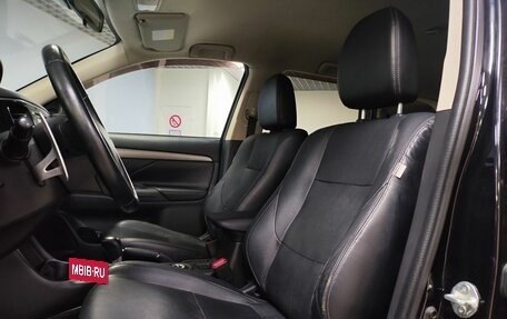 Mitsubishi Outlander III рестайлинг 3, 2013 год, 1 575 000 рублей, 10 фотография