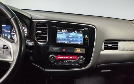 Mitsubishi Outlander III рестайлинг 3, 2013 год, 1 575 000 рублей, 17 фотография