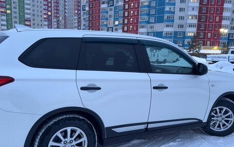 Mitsubishi Outlander III рестайлинг 3, 2017 год, 1 730 000 рублей, 6 фотография