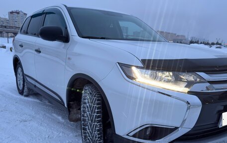 Mitsubishi Outlander III рестайлинг 3, 2017 год, 1 730 000 рублей, 3 фотография