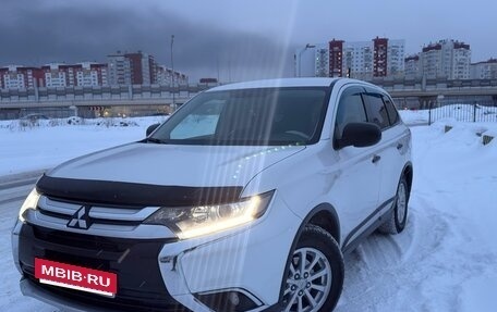Mitsubishi Outlander III рестайлинг 3, 2017 год, 1 730 000 рублей, 2 фотография