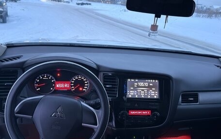 Mitsubishi Outlander III рестайлинг 3, 2017 год, 1 730 000 рублей, 8 фотография