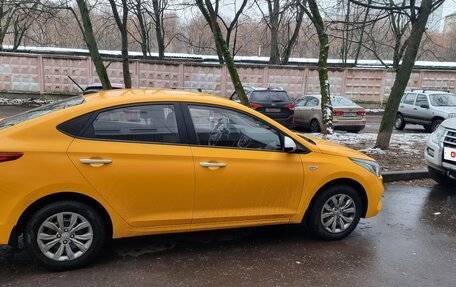 Hyundai Solaris II рестайлинг, 2018 год, 825 000 рублей, 2 фотография