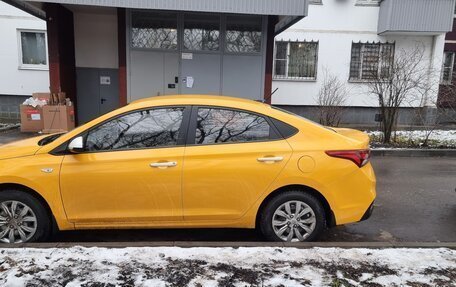 Hyundai Solaris II рестайлинг, 2018 год, 825 000 рублей, 4 фотография