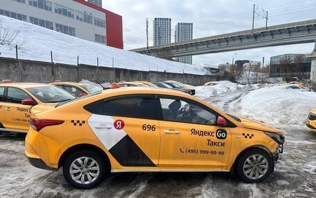 Hyundai Solaris II рестайлинг, 2021 год, 810 000 рублей, 3 фотография