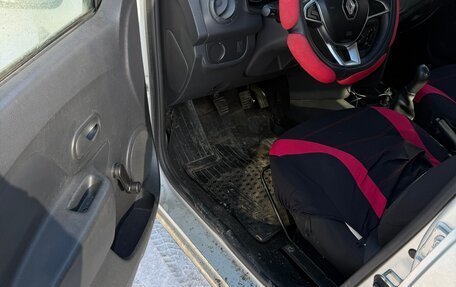 Renault Logan II, 2019 год, 700 000 рублей, 7 фотография