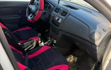 Renault Logan II, 2019 год, 700 000 рублей, 5 фотография