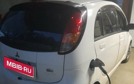 Mitsubishi i-MiEV, 2010 год, 300 000 рублей, 1 фотография