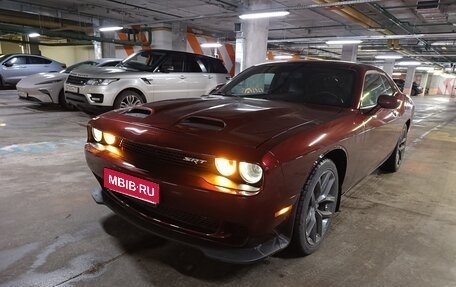 Dodge Challenger III рестайлинг 2, 2020 год, 3 800 000 рублей, 1 фотография