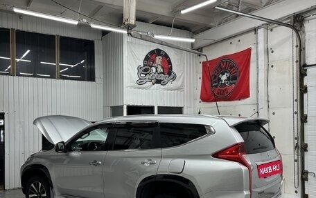 Mitsubishi Pajero Sport III рестайлинг, 2017 год, 3 420 000 рублей, 3 фотография