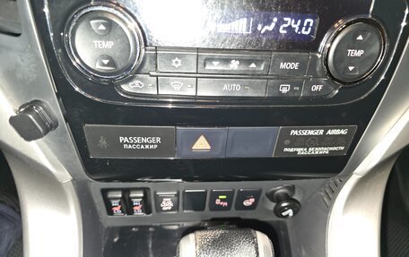 Mitsubishi Pajero Sport III рестайлинг, 2017 год, 3 420 000 рублей, 23 фотография