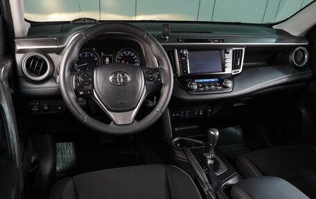 Toyota RAV4, 2017 год, 2 600 000 рублей, 6 фотография