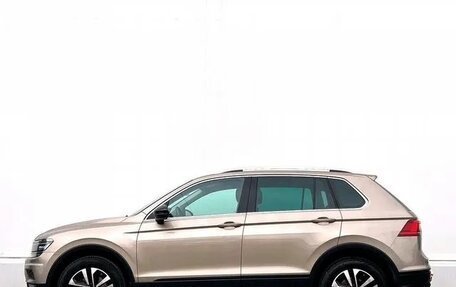 Volkswagen Tiguan II, 2020 год, 2 200 000 рублей, 9 фотография