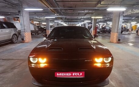 Dodge Challenger III рестайлинг 2, 2020 год, 3 800 000 рублей, 2 фотография