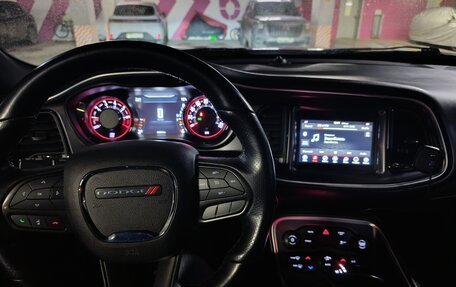 Dodge Challenger III рестайлинг 2, 2020 год, 3 800 000 рублей, 9 фотография