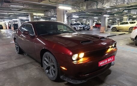 Dodge Challenger III рестайлинг 2, 2020 год, 3 800 000 рублей, 3 фотография