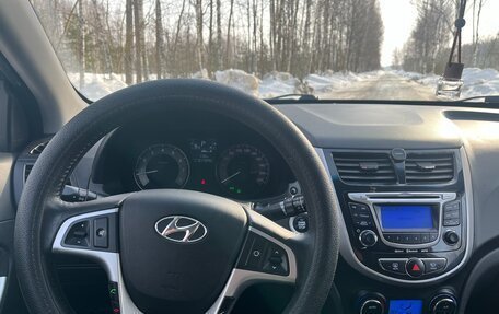 Hyundai Solaris II рестайлинг, 2011 год, 770 000 рублей, 5 фотография